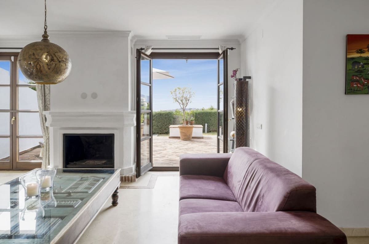 4 bedroom Villa for sale in Benahavis with pool garage - € 940,000 (Ref: 8927873)