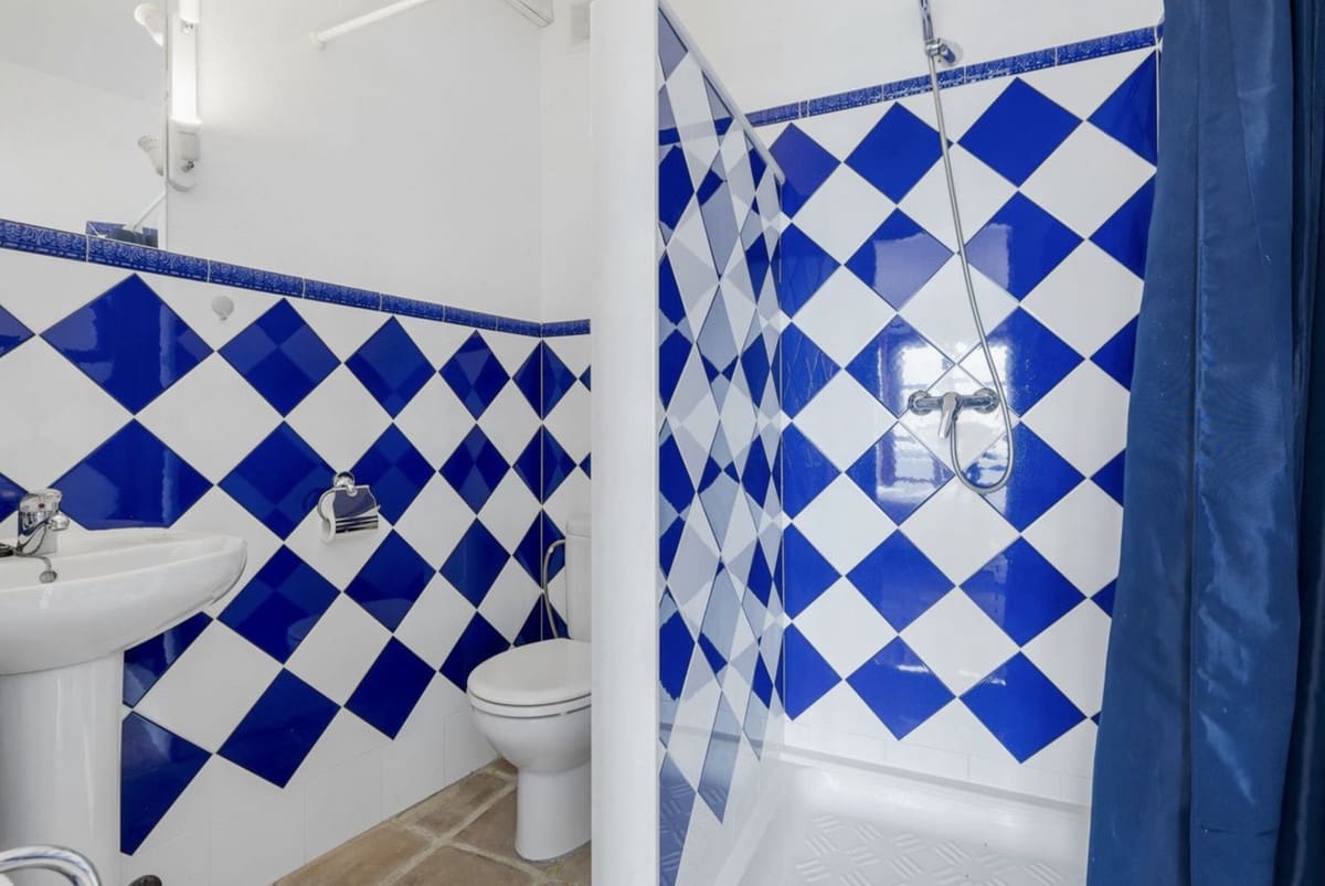 4 bedroom Villa for sale in Benahavis with pool garage - € 940,000 (Ref: 8927873)