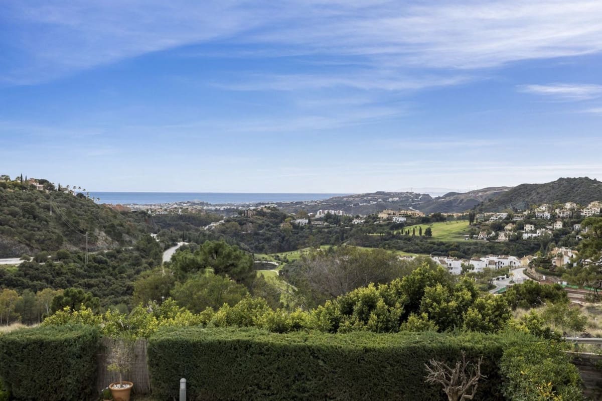 4 bedroom Villa for sale in Benahavis with pool garage - € 940,000 (Ref: 8927873)