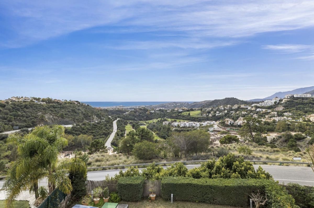 4 bedroom Villa for sale in Benahavis with pool garage - € 940,000 (Ref: 8927873)