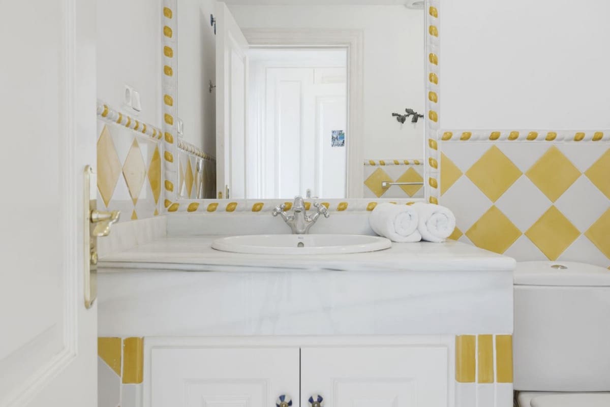 4 sovrum Villa till salu i Benahavis med pool garage - 940 000 € (Ref: 8927873)