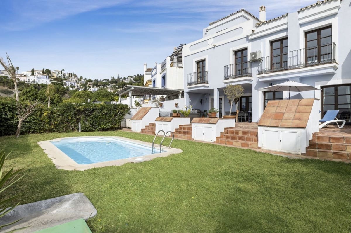 4 sovrum Villa till salu i Benahavis med pool garage - 940 000 € (Ref: 8927873)