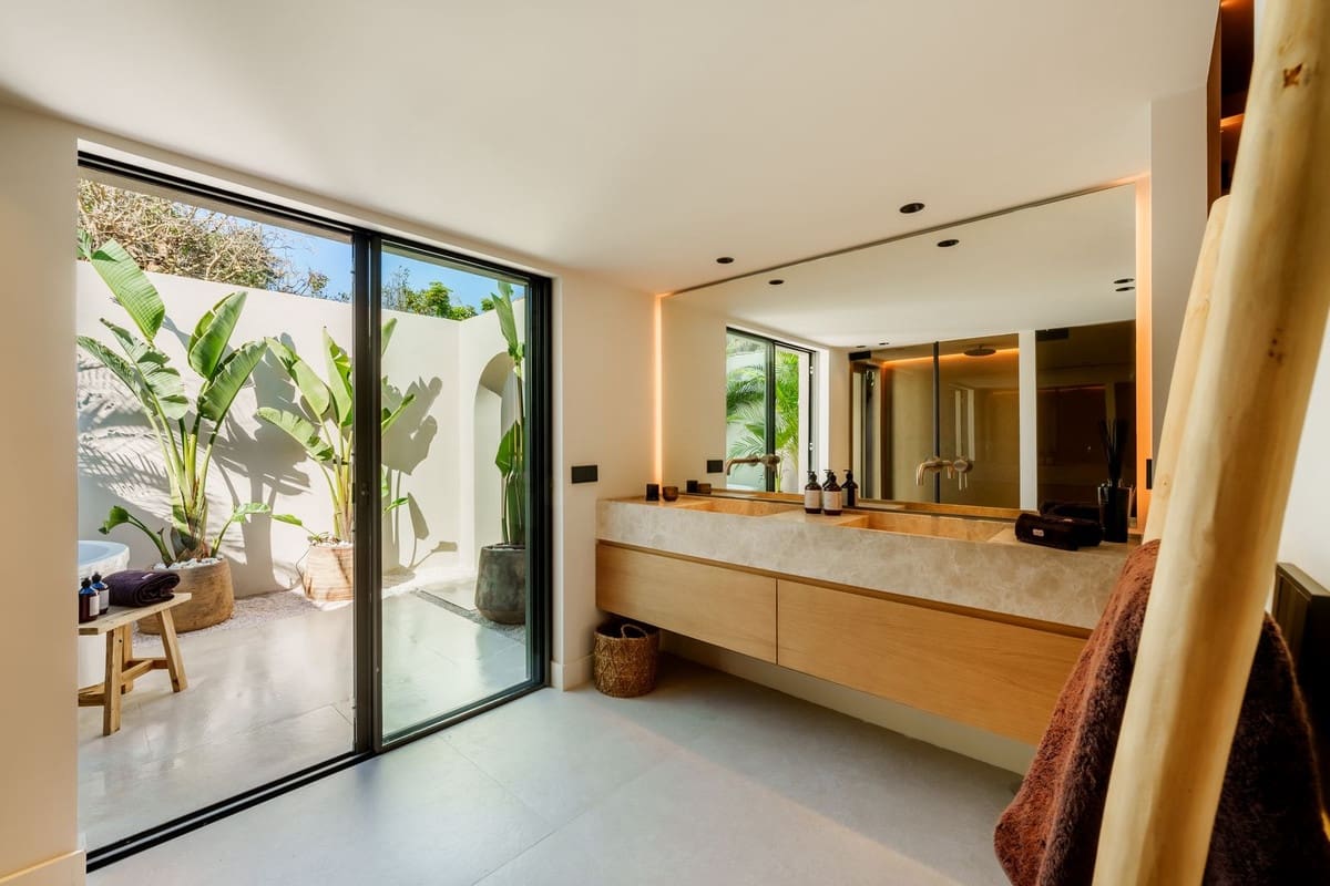 5 sypialnia Willa na sprzedaż w Marbella z basenem garażem - 3 800 000 € (Ref: 8927875)
