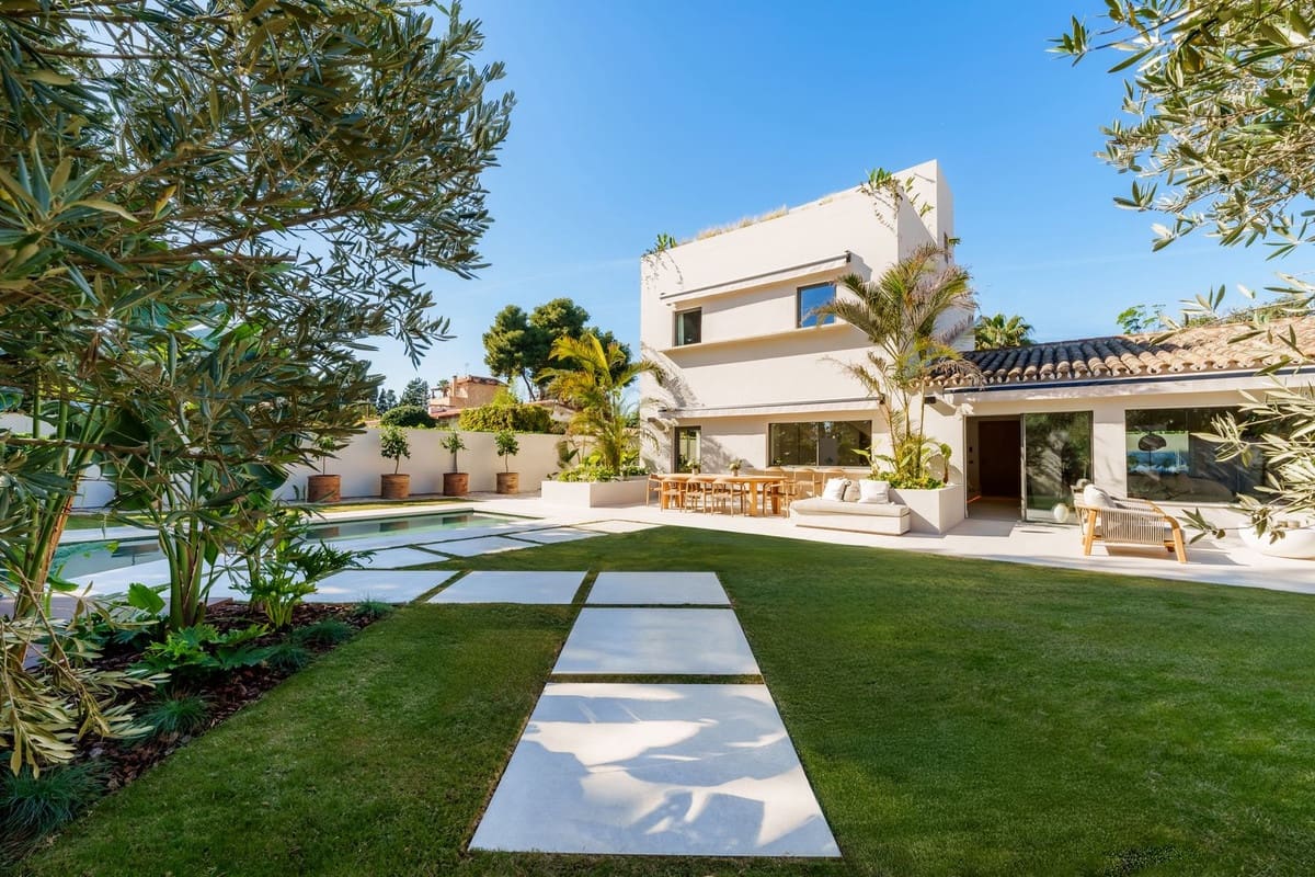 5 sypialnia Willa na sprzedaż w Marbella z basenem garażem - 3 800 000 € (Ref: 8927875)