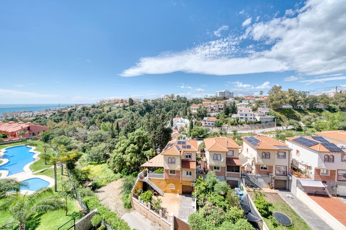 3 soverom Penthouse til salgs i Fuengirola med svømmebasseng garasje - € 550 000 (Ref: 8935814)