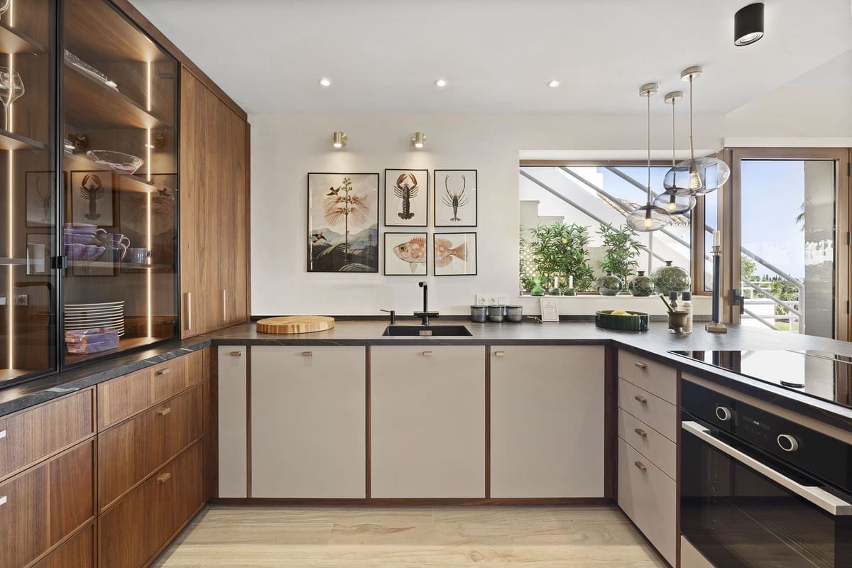 3 soveværelse Lejlighed til salg i Nueva Andalucia med swimmingpool garage - € 1.970.000 (Ref: 8940676)