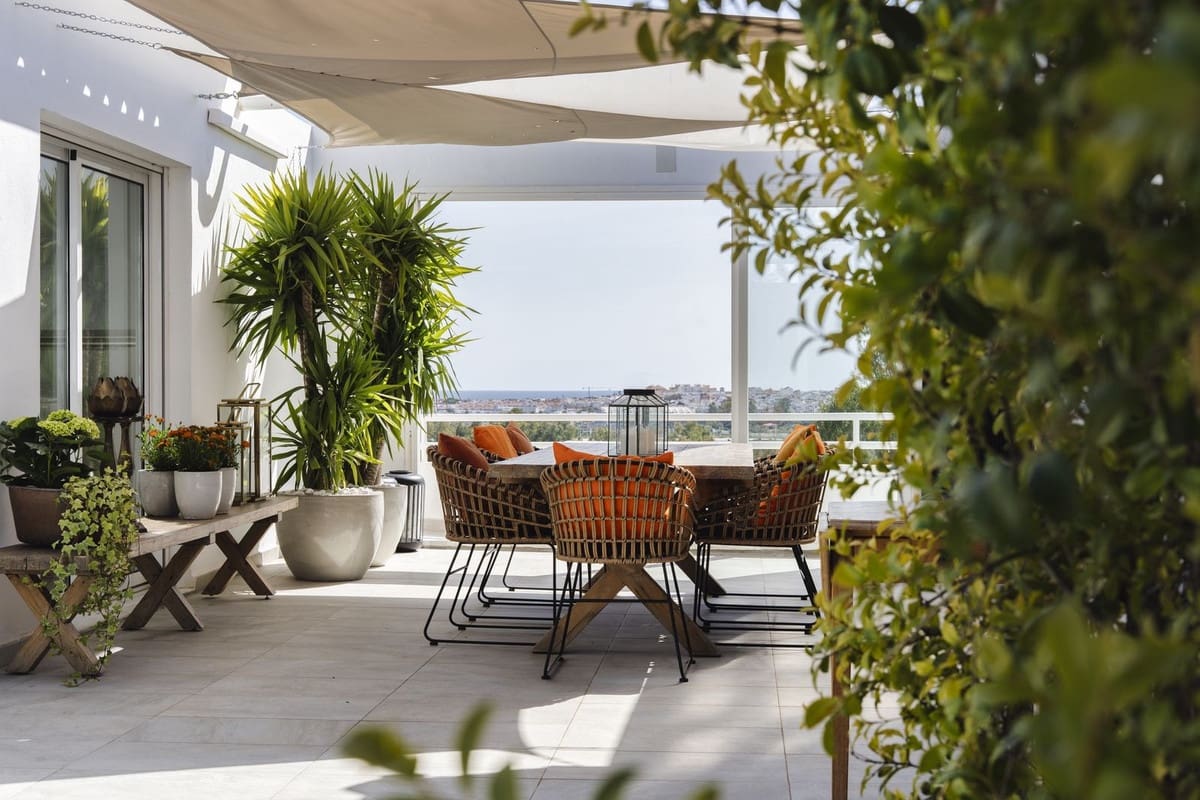 3 soveværelse Lejlighed til salg i Nueva Andalucia med swimmingpool garage - € 1.970.000 (Ref: 8940676)