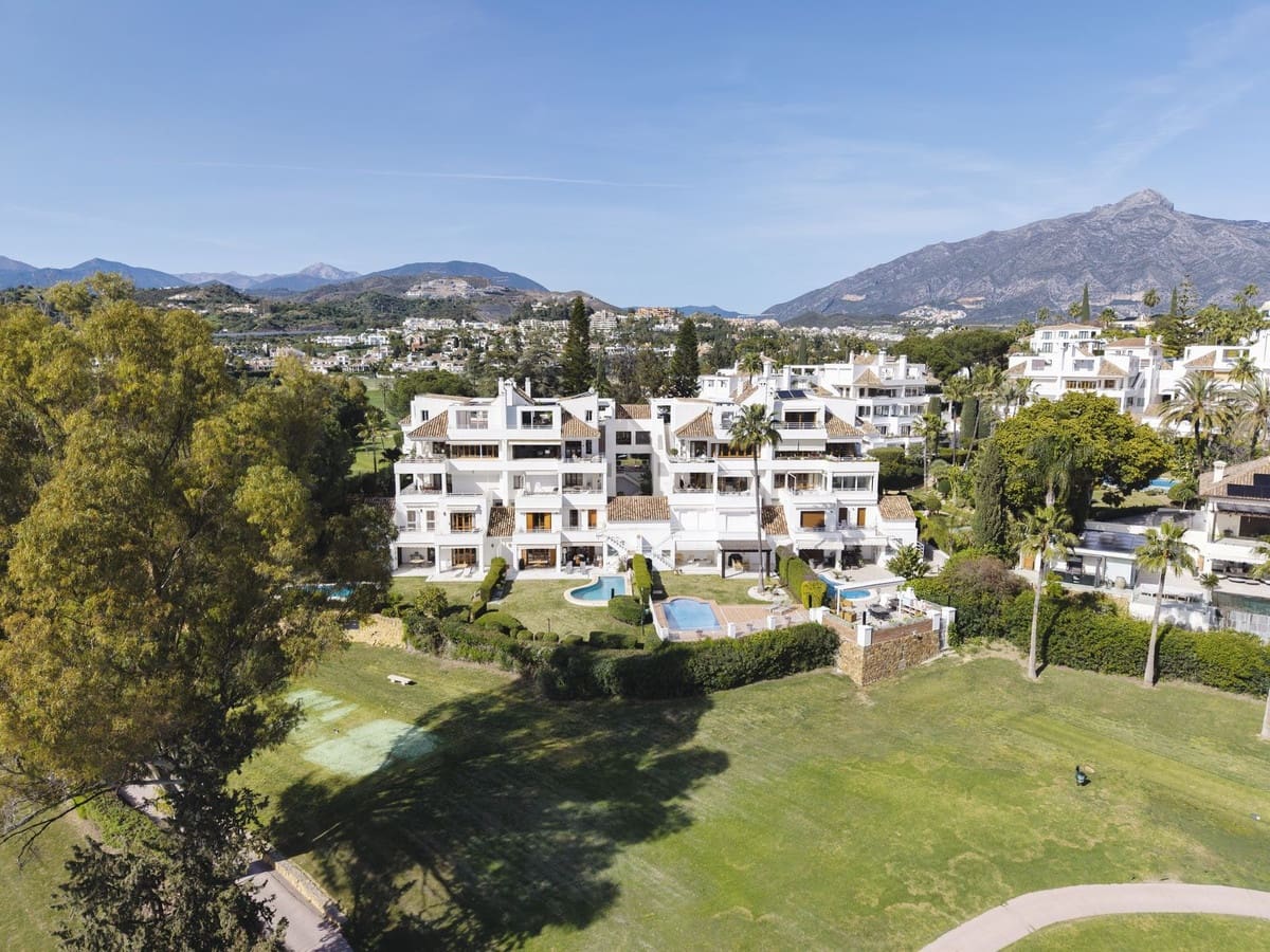 3 soveværelse Lejlighed til salg i Nueva Andalucia med swimmingpool garage - € 1.970.000 (Ref: 8940676)