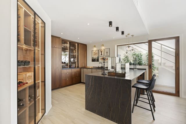 3 soverom Leilighet til salgs i Nueva Andalucia, Marbella med svømmebasseng garasje - € 1 970 000 (Ref: 8940676)