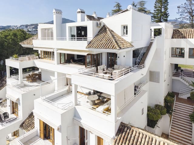 3 soverom Leilighet til salgs i Nueva Andalucia, Marbella med svømmebasseng garasje - € 1 970 000 (Ref: 8940676)