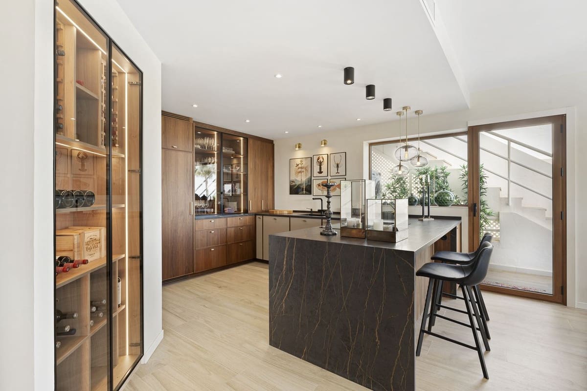 3 bedroom Apartment for sale in Nueva Andalucia with pool garage - € 1,970,000 (Ref: 8940676)