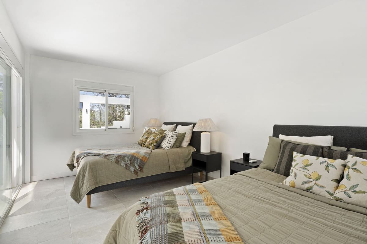 3 bedroom Apartment for sale in Nueva Andalucia with pool garage - € 1,970,000 (Ref: 8940676)