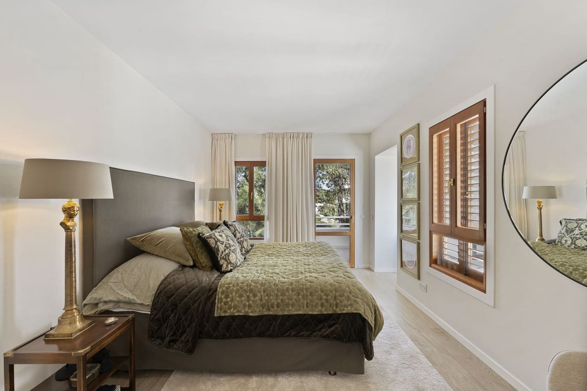 3 bedroom Apartment for sale in Nueva Andalucia with pool garage - € 1,970,000 (Ref: 8940676)