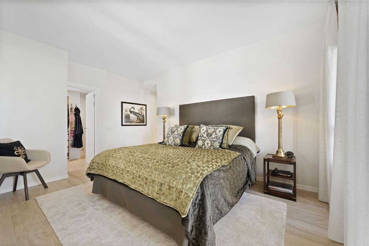 3 bedroom Apartment for sale in Nueva Andalucia with pool garage - € 1,970,000 (Ref: 8940676)