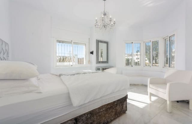 Chalet de 5 habitaciones en Benahavís en venta con piscina garaje - 1.495.000 € (Ref: 8940801)