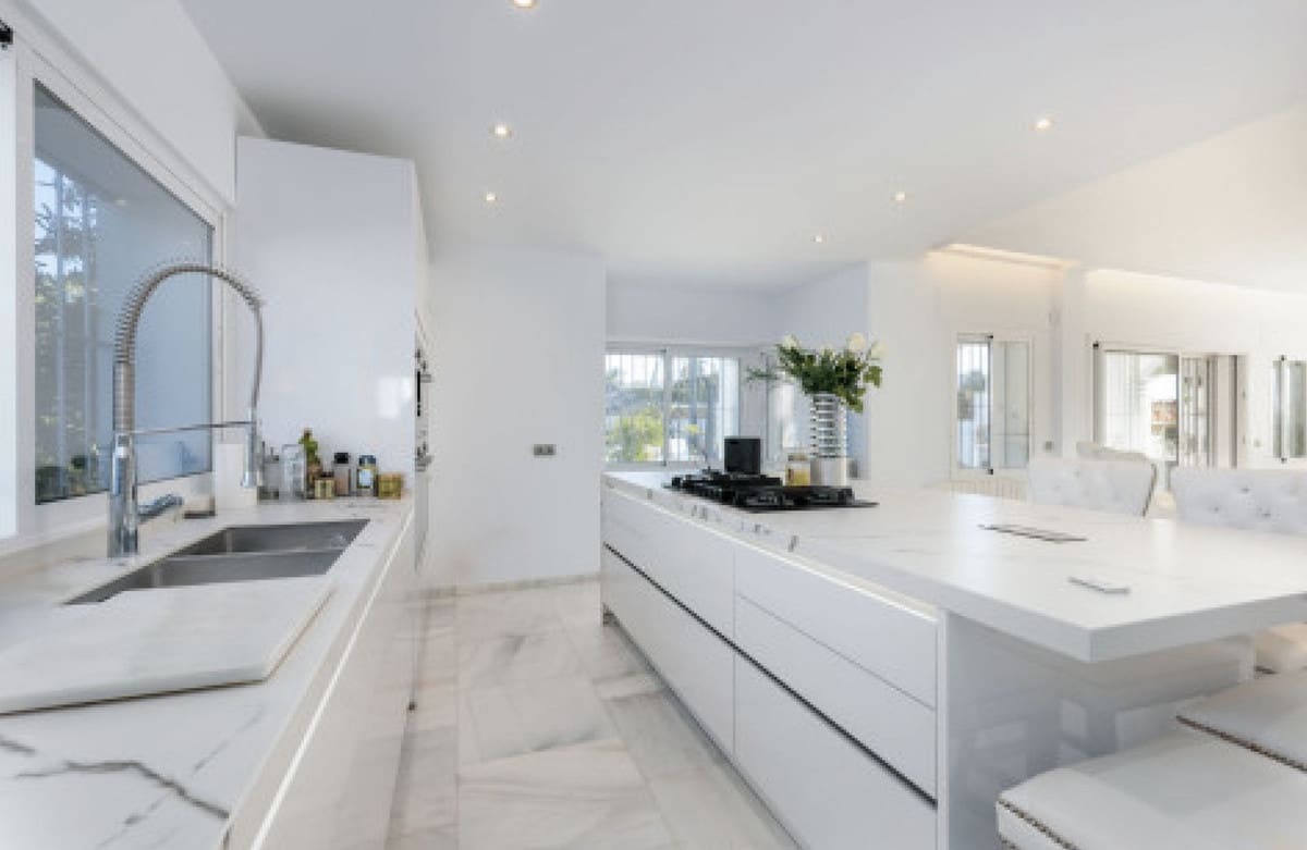 Chalet de 5 habitaciones en Benahavís en venta con piscina garaje - 1.495.000 € (Ref: 8940801)