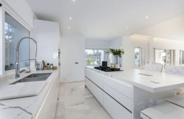 Chalet de 5 habitaciones en Benahavís en venta con piscina garaje - 1.495.000 € (Ref: 8940801)