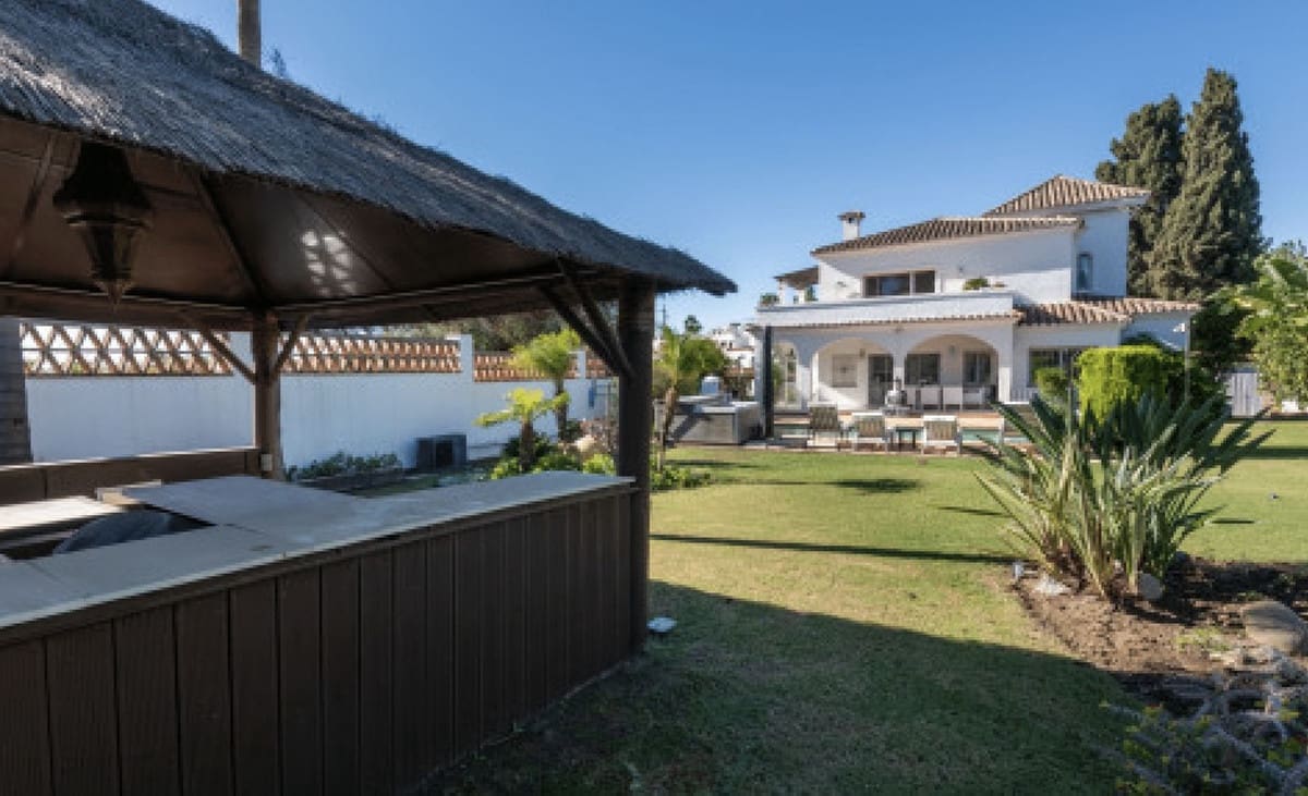 Chalet de 5 habitaciones en Benahavís en venta con piscina garaje - 1.495.000 € (Ref: 8940801)