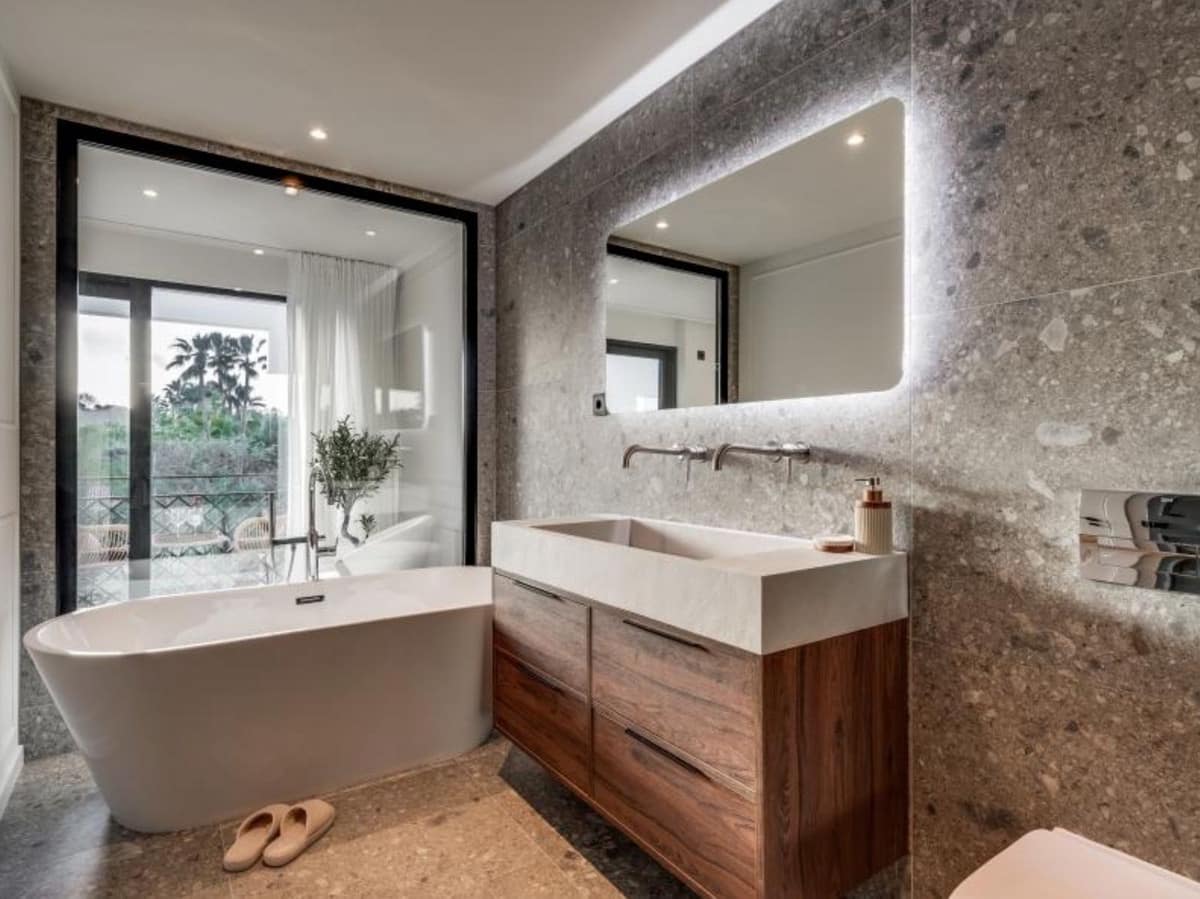 4 soveværelse Byhus til salg i Aloha Golf med swimmingpool garage - € 1.395.000 (Ref: 8942109)