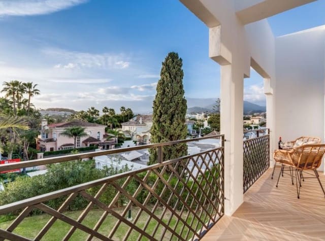 4 soveværelse Byhus til salg i Aloha Golf, Marbella med swimmingpool garage - € 1.395.000 (Ref: 8942109)