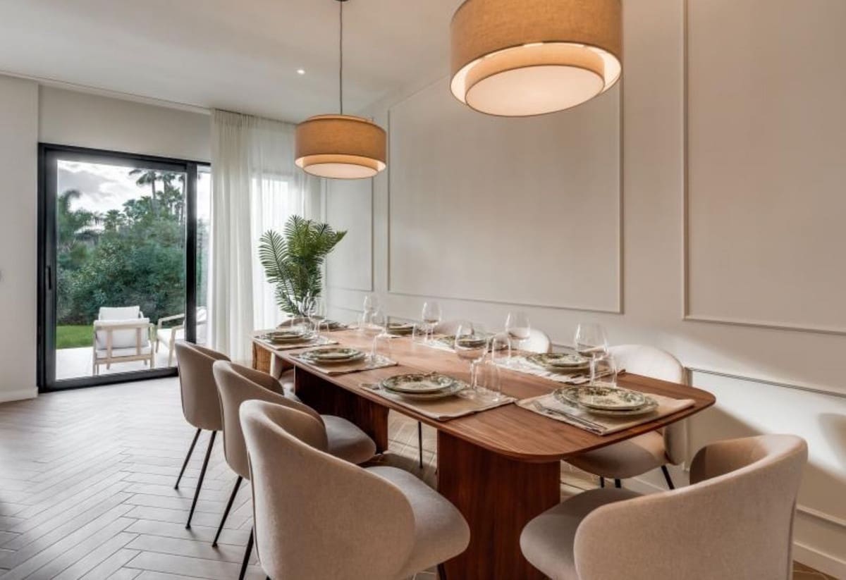 4 bedroom Townhouse for sale in Aloha Golf with pool garage - € 1,349,000 (Ref: 8942109)