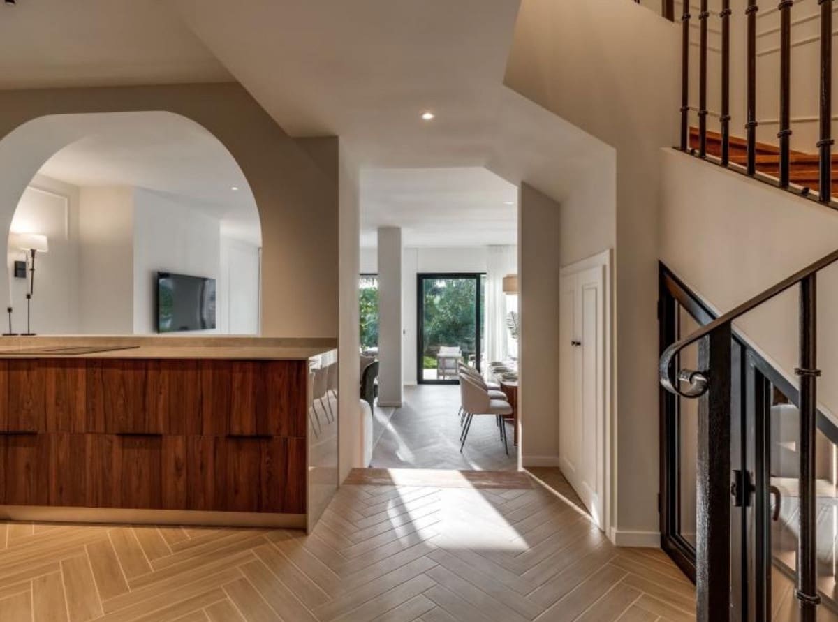 4 bedroom Townhouse for sale in Aloha Golf with pool garage - € 1,349,000 (Ref: 8942109)