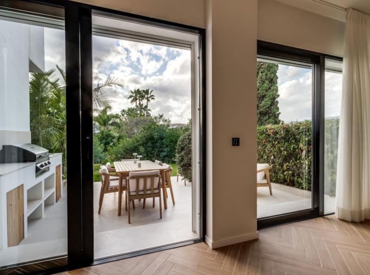 4 bedroom Townhouse for sale in Aloha Golf with pool garage - € 1,349,000 (Ref: 8942109)