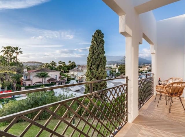 4 soveværelse Byhus til salg i Aloha Golf, Marbella med swimmingpool garage - € 1.349.000 (Ref: 8942109)