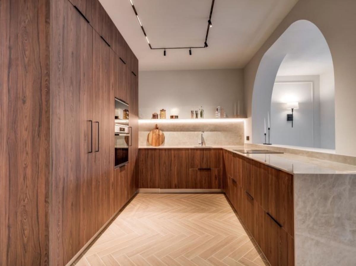 4 soveværelse Byhus til salg i Aloha Golf med swimmingpool garage - € 1.349.000 (Ref: 8942109)