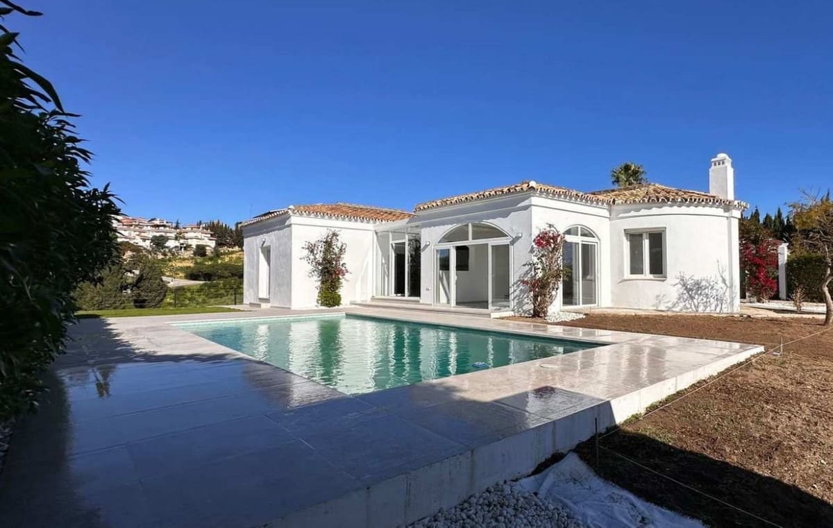 4 soveværelse Villa til salg i La Duquesa / Puerto de la Duquesa med swimmingpool garage - € 1.095.000 (Ref: 8945495)
