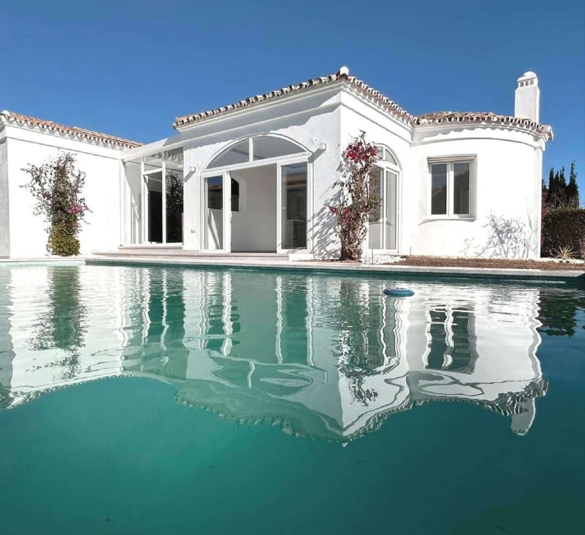 4 soveværelse Villa til salg i La Duquesa / Puerto de la Duquesa med swimmingpool garage - € 1.095.000 (Ref: 8945495)