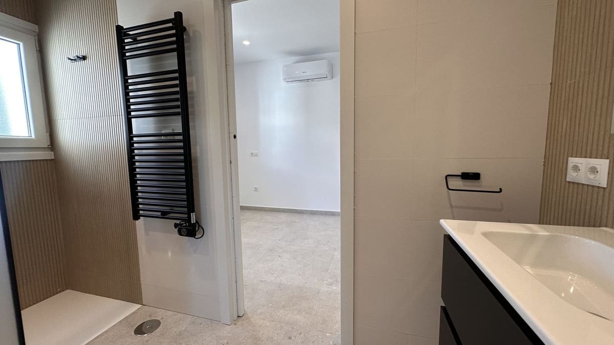 4 soveværelse Villa til salg i La Duquesa / Puerto de la Duquesa med swimmingpool garage - € 1.095.000 (Ref: 8945495)