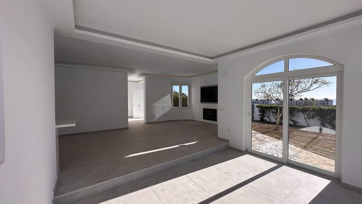 4 soveværelse Villa til salg i La Duquesa / Puerto de la Duquesa med swimmingpool garage - € 1.095.000 (Ref: 8945495)