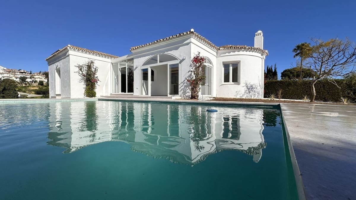 4 soveværelse Villa til salg i La Duquesa / Puerto de la Duquesa med swimmingpool garage - € 1.095.000 (Ref: 8945495)