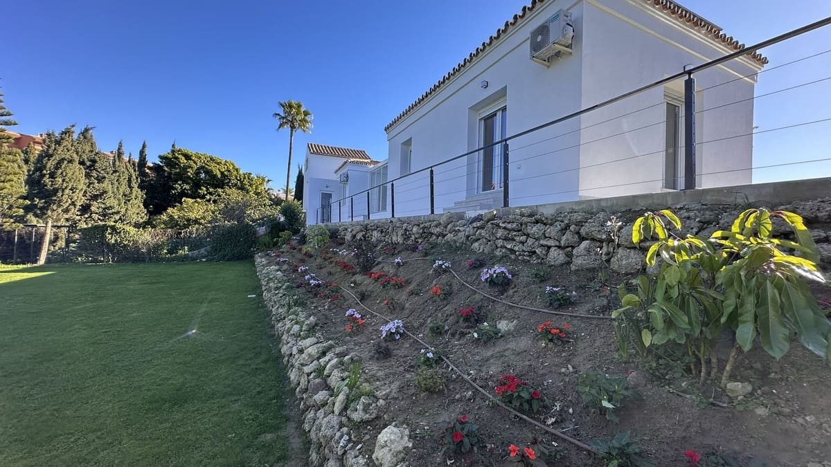 4 soveværelse Villa til salg i La Duquesa / Puerto de la Duquesa med swimmingpool garage - € 1.095.000 (Ref: 8945495)
