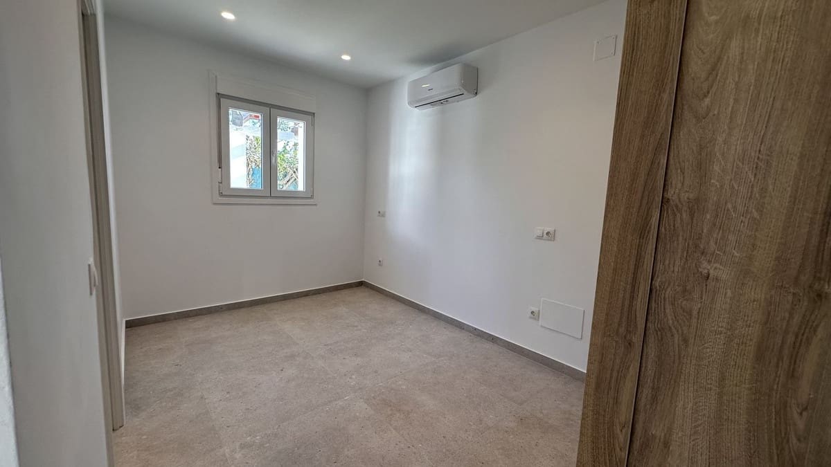 4 soveværelse Villa til salg i La Duquesa / Puerto de la Duquesa med swimmingpool garage - € 1.095.000 (Ref: 8945495)