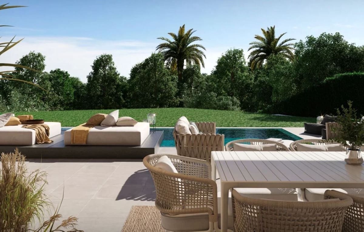 4 bedroom Villa for sale in Estepona with pool garage - € 1,695,000 (Ref: 8948229)