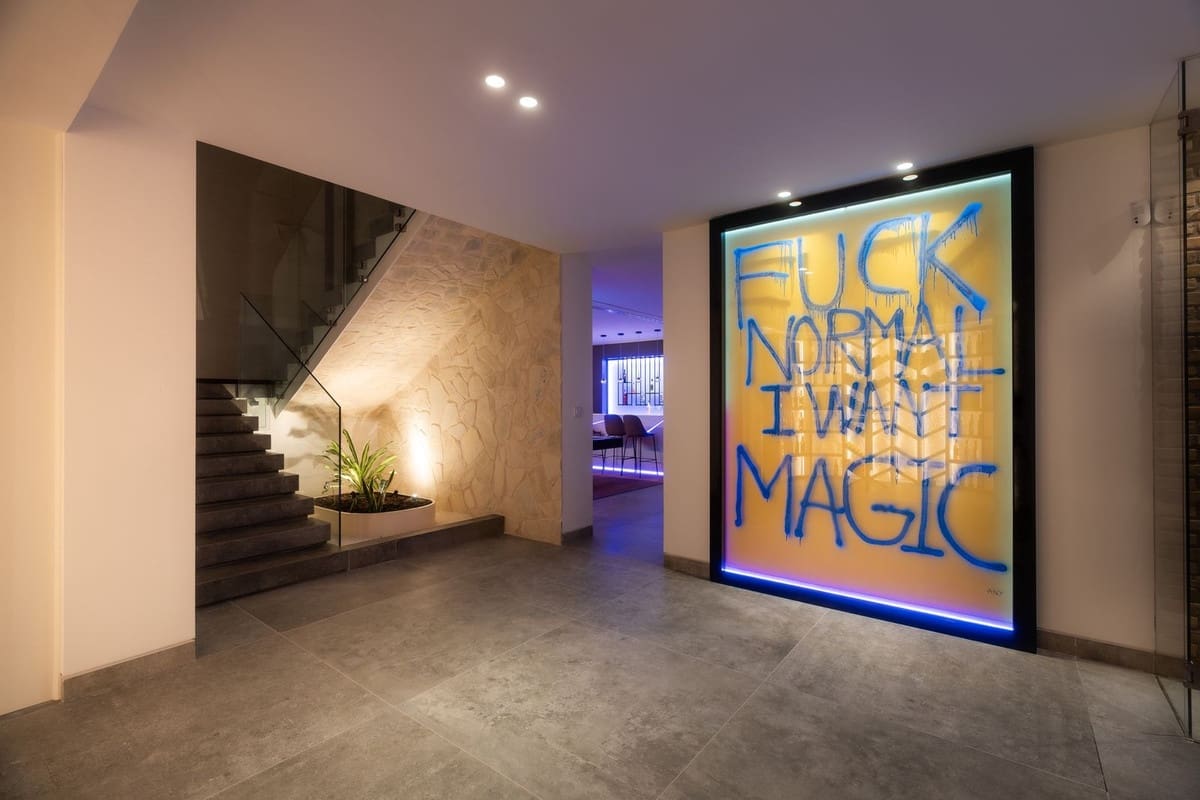 6 bedroom Villa for sale in La Quinta with pool garage - € 10,995,000 (Ref: 8953747)