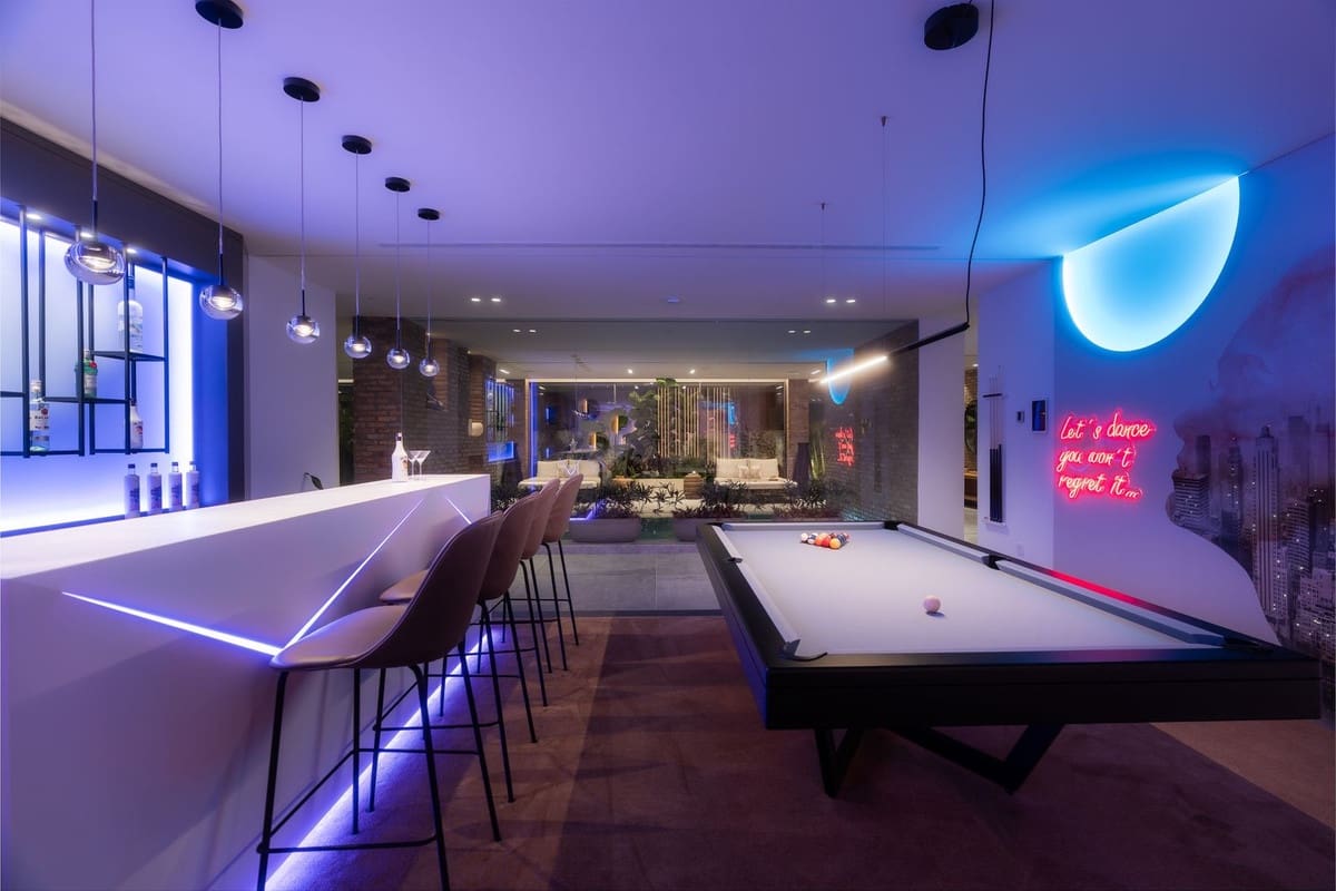 6 bedroom Villa for sale in La Quinta with pool garage - € 10,995,000 (Ref: 8953747)