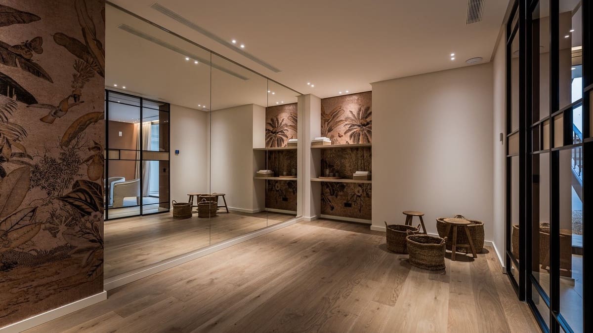 4 sypialnia Willa na sprzedaż w Nueva Andalucia z basenem garażem - 5 975 000 € (Ref: 8956028)