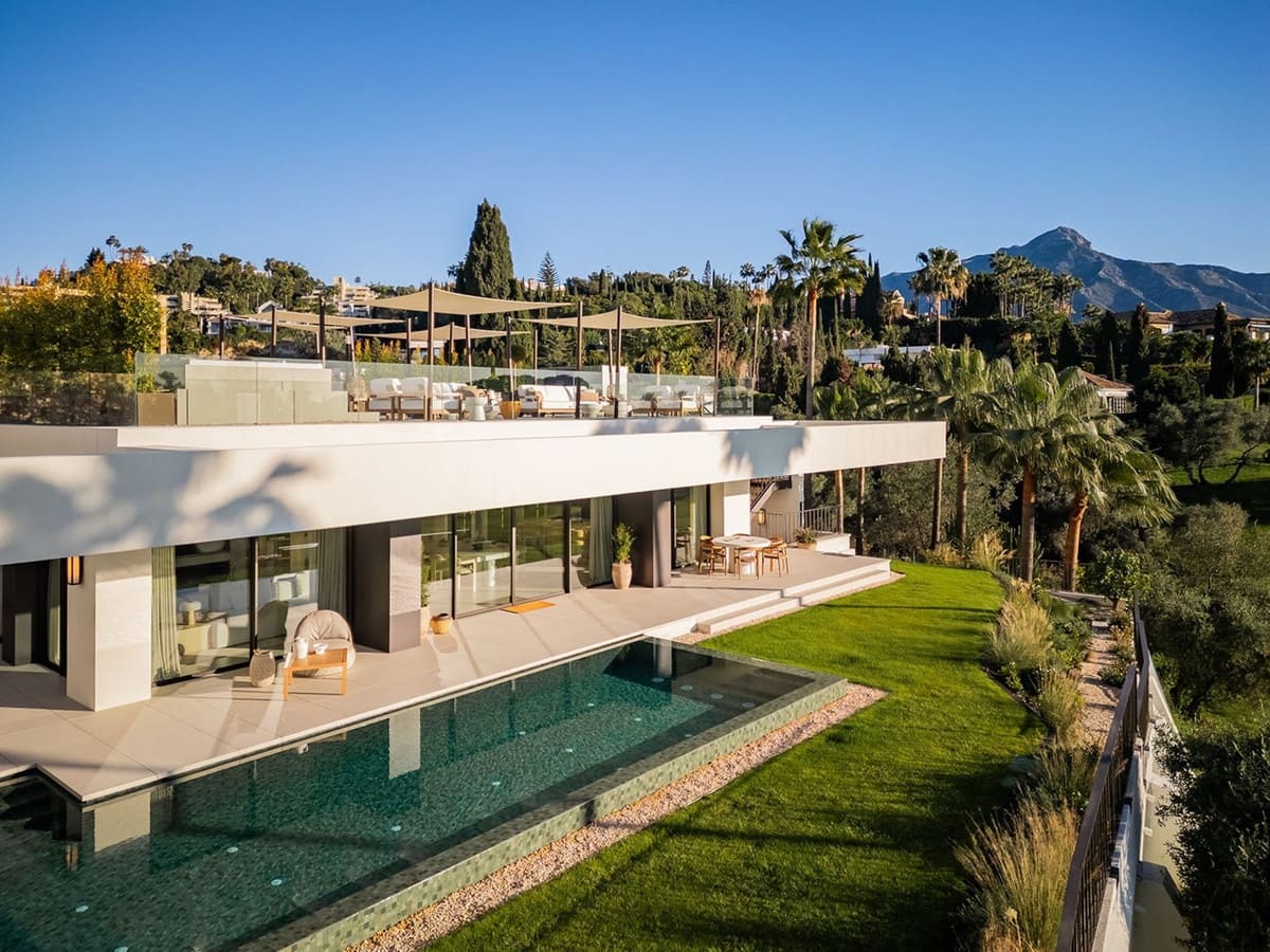 4 soverom Villa til salgs i Nueva Andalucia med svømmebasseng garasje - € 5 975 000 (Ref: 8956028)