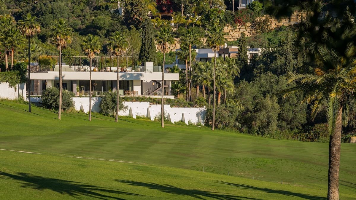 4 soverom Villa til salgs i Nueva Andalucia med svømmebasseng garasje - € 5 975 000 (Ref: 8956028)