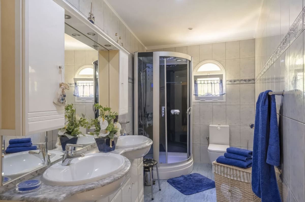 5 bedroom Villa for sale in Fuengirola with pool garage - € 1,200,000 (Ref: 8967255)