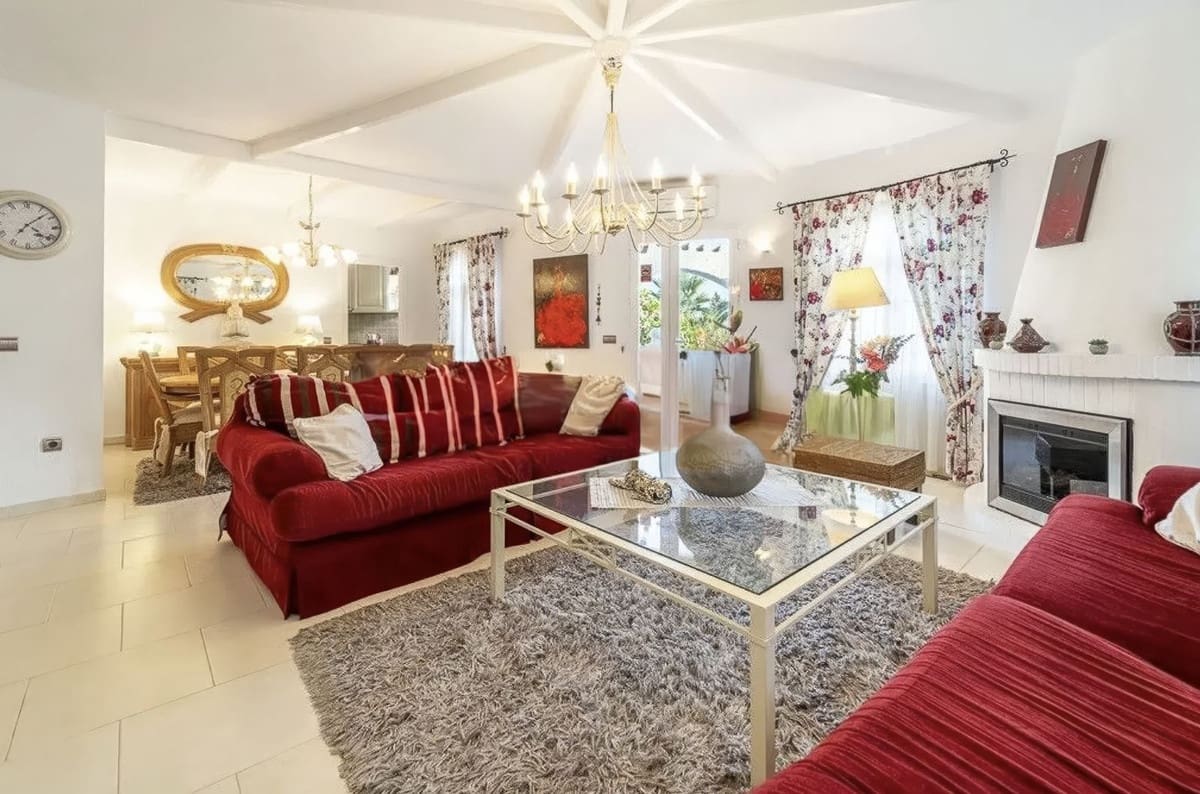 5 bedroom Villa for sale in Fuengirola with pool garage - € 1,200,000 (Ref: 8967255)