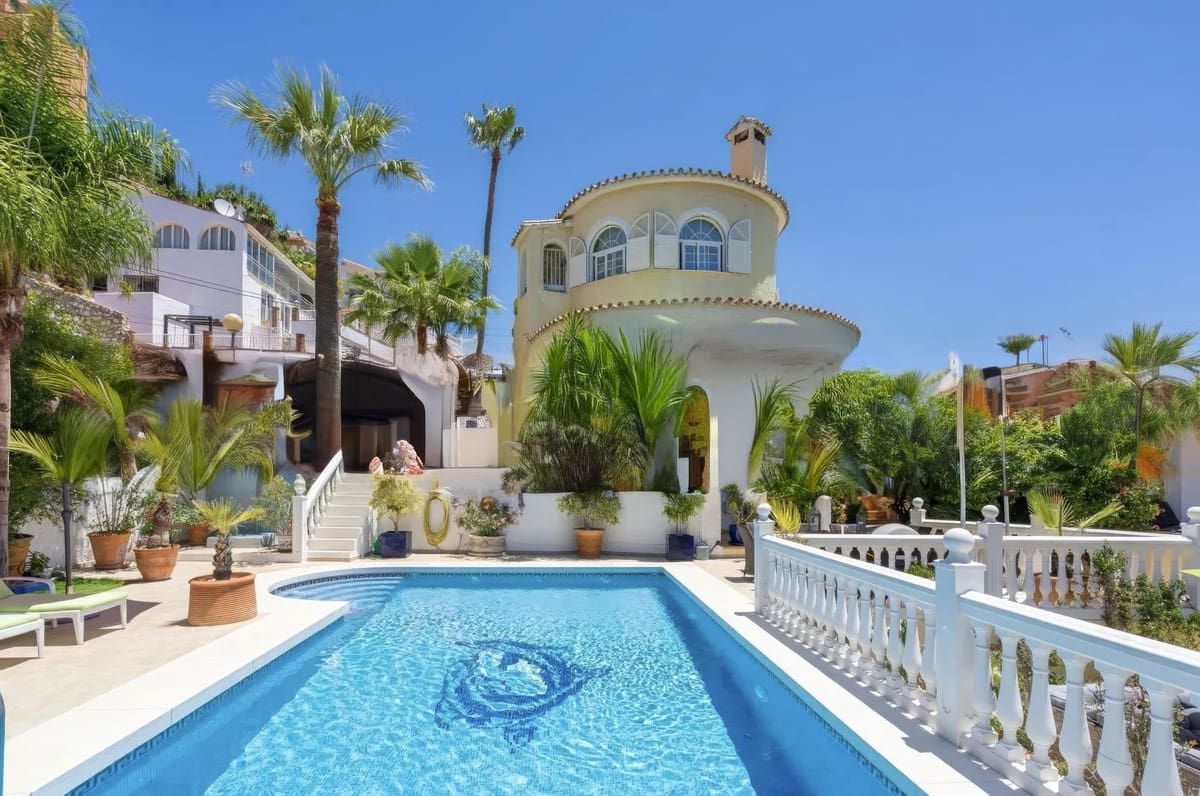 5 bedroom Villa for sale in Fuengirola with pool garage - € 1,200,000 (Ref: 8967255)