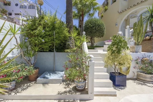 5 bedroom Villa for sale in Fuengirola with pool garage - € 1,200,000 (Ref: 8967255)