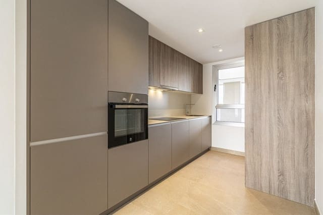 Apartamento de 3 habitaciones en Estepona en venta con piscina garaje - 450.000 € (Ref: 8971487)