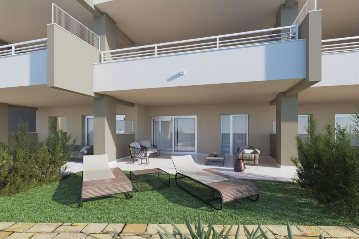 Apartamento de 3 habitaciones en Estepona en venta con piscina garaje - 450.000 € (Ref: 8971487)