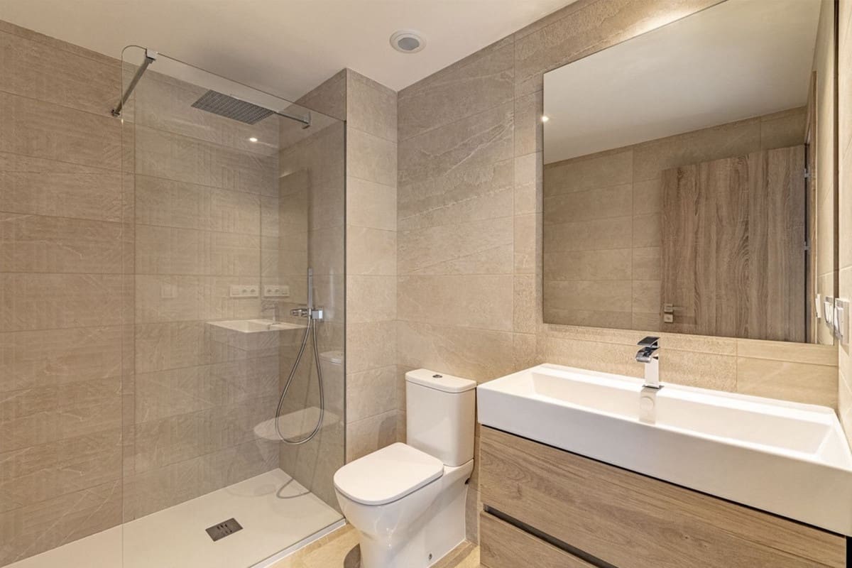 3 bedroom Apartment for sale in Estepona with pool garage - € 450,000 (Ref: 8971487)