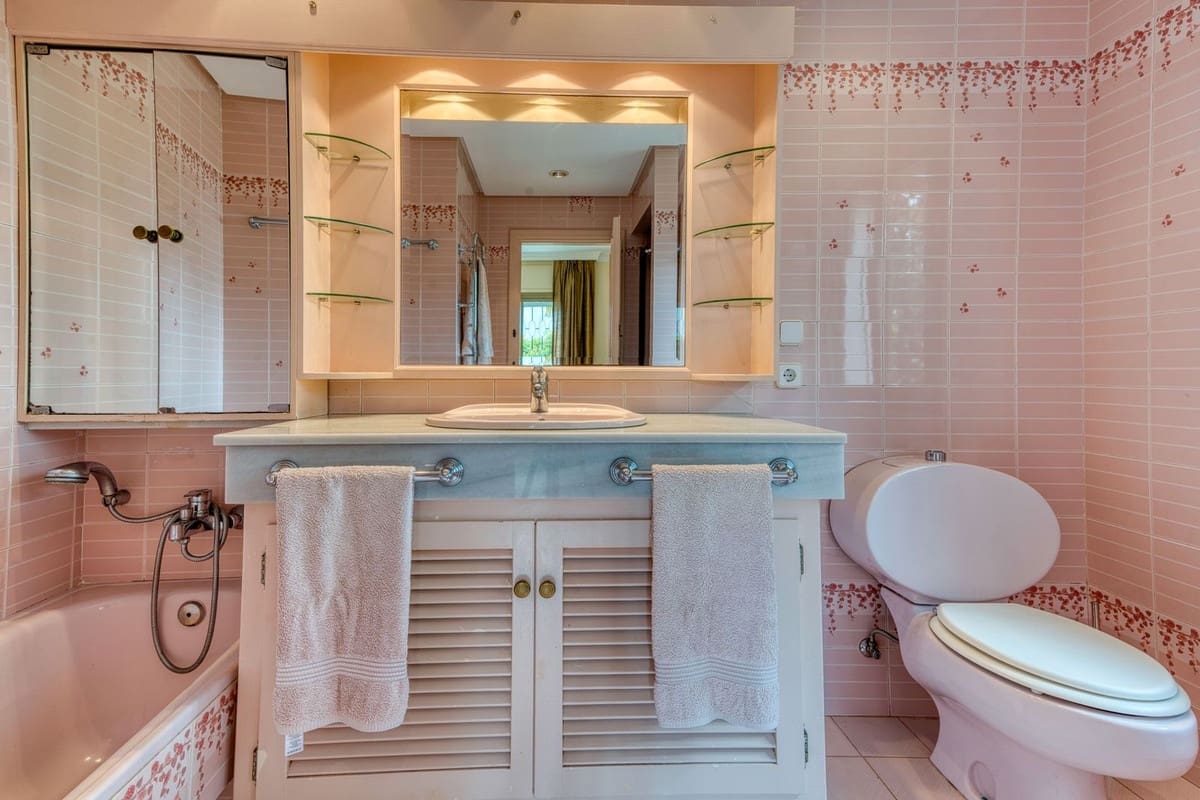 6 soveværelse Villa til salg i Los Monteros med swimmingpool garage - € 4.500.000 (Ref: 8973679)